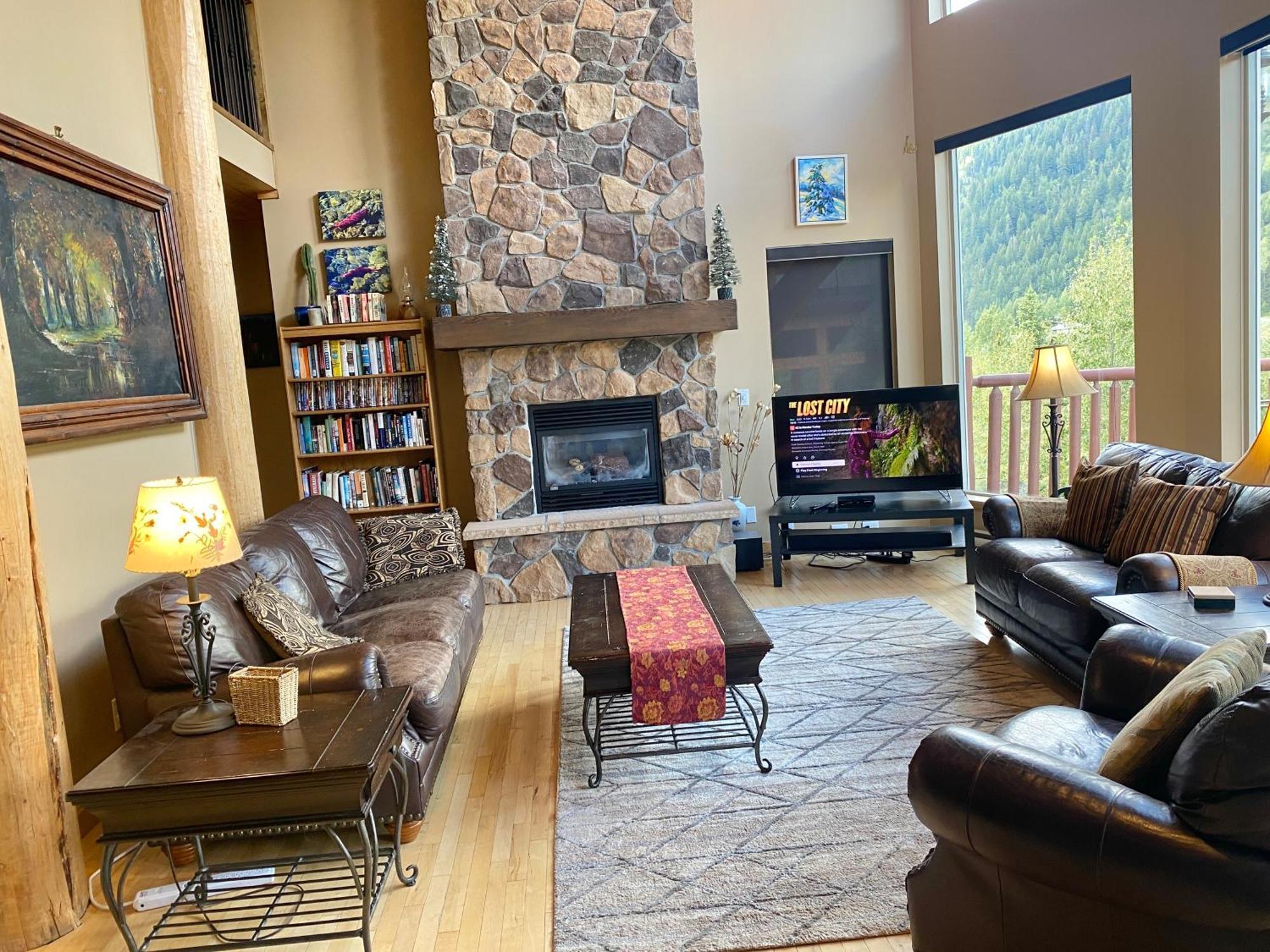 Morrisey Chalet At Sun Peaks Buitenkant foto