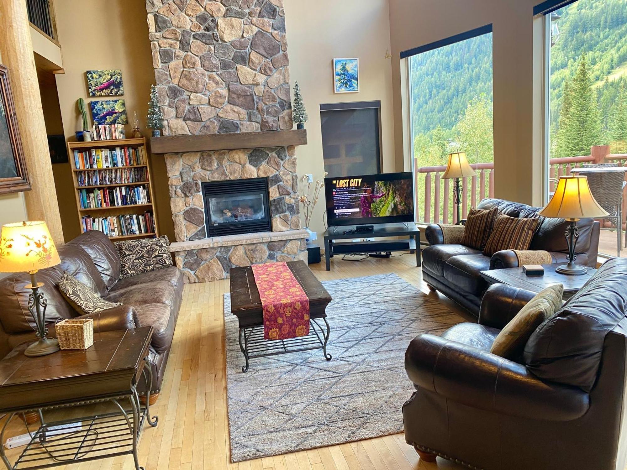 Morrisey Chalet At Sun Peaks Buitenkant foto